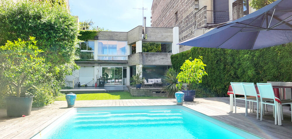 Maison Bordeaux 10 pièce(s) 245 m2