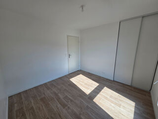  Appartement à louer 3 pièces 76 m²
