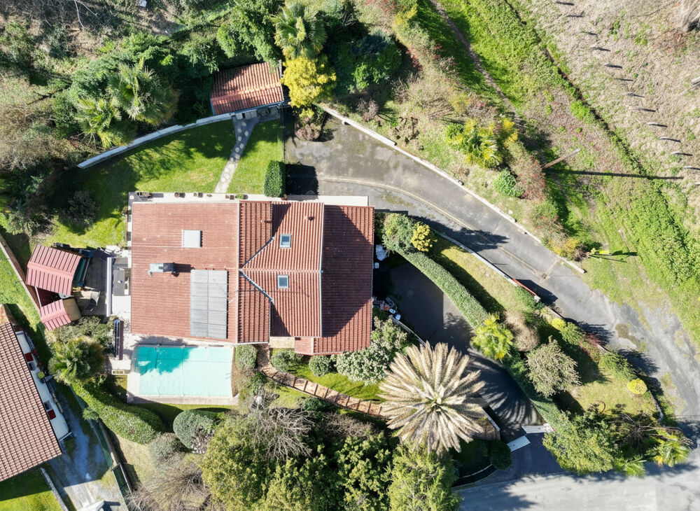 Maison Ustaritz 6 pièces 152 m2, sous sol complet, piscine et spa / Co exclusivité
