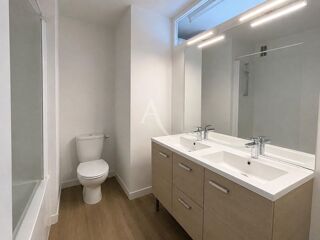  Appartement à louer 3 pièces 86 m²