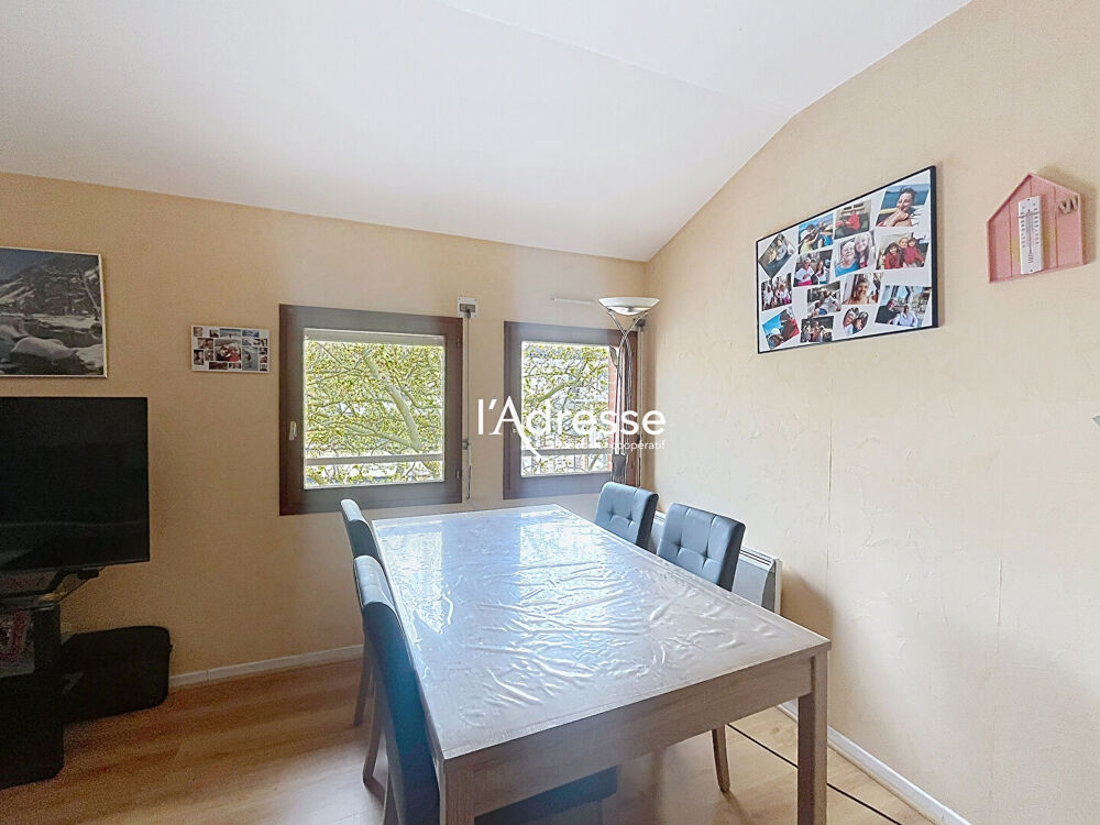 - Tournefeuille (hyper centre) - Appartement T3 avec une place de stationnement privative.