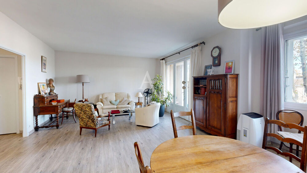 Appartement centre ville Carcassonne avec ascenseur balcon et garage