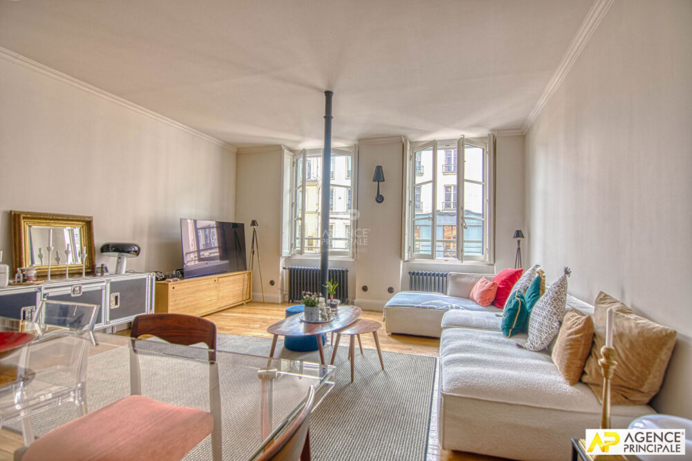 Vente Appartement Versailles, Notre-Dame, appartement 5 pièces 105 m² carrez  situé au premier étage d'un immeuble ancien Versailles