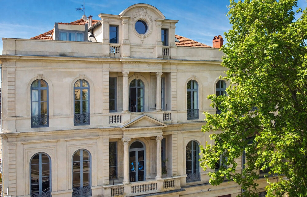 Appartement de prestige 144 m² , Immeuble historique , Centre-ville de Nîmes