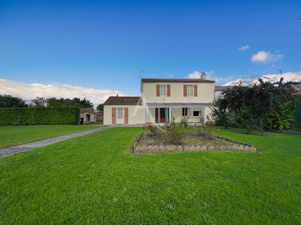 Maison à rénover à Sainte Radégonde Des Noyers