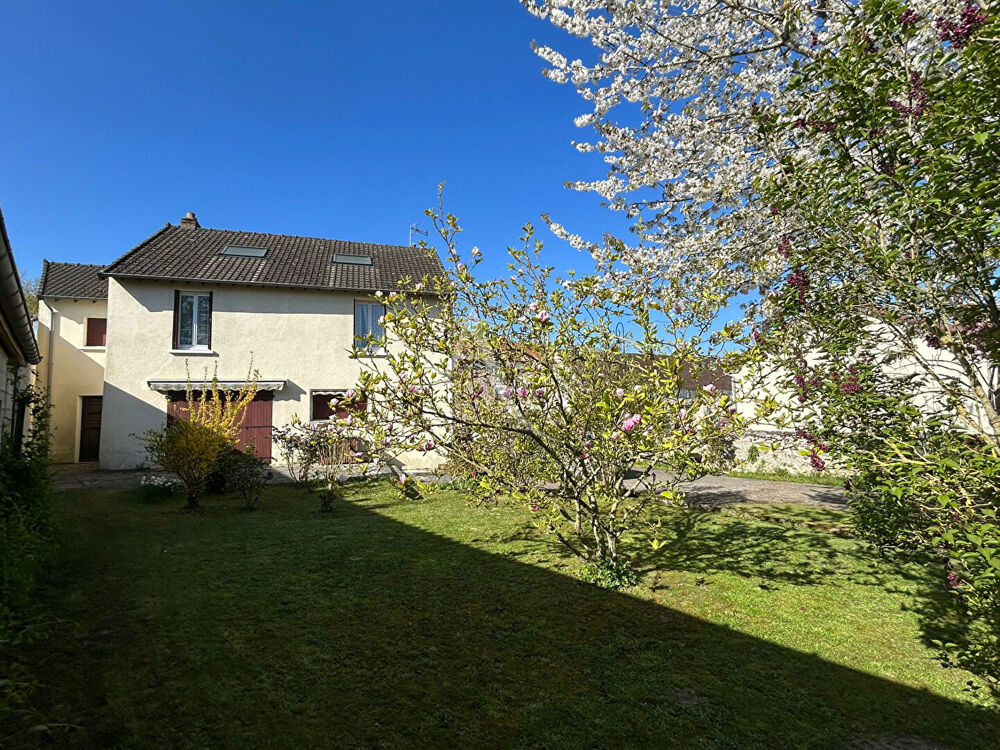 Maison 7 pièces 153 m² · à Chatres · 153 m² · 369 250 €