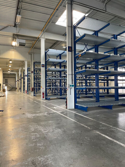RARE - LOCAL INDUSTRIEL - OUEST ANGERS - 5 600 m² 5500000 49000 Angers