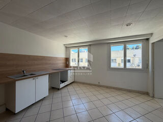  Appartement à louer 3 pièces 90 m²