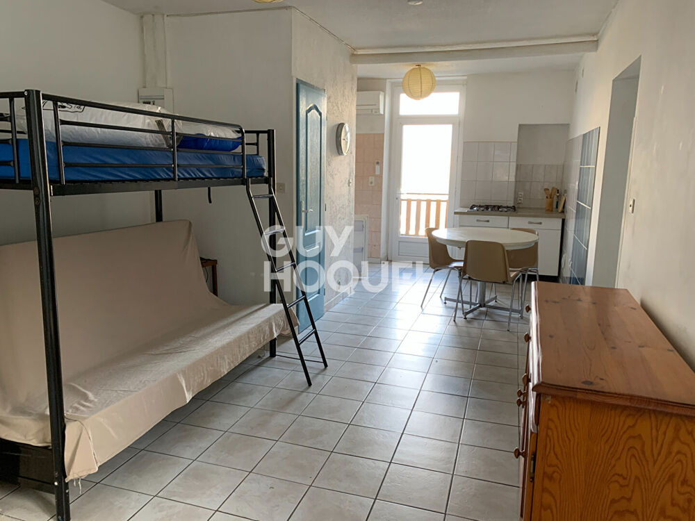 Location Appartement Studio meublé avec terrasse . Idéalement situé ! Aubenas
