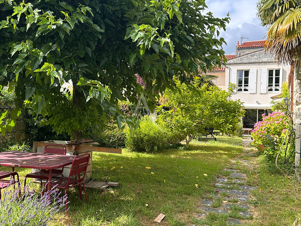 SAINTES Rive Gauche - Emplacement n°1, au pied du centre-ville !
