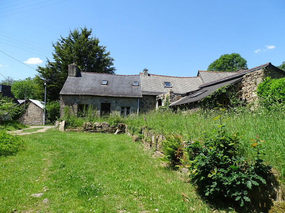 CÔTES-D'ARMOR. Maison individuelle en pierre à rénover, proche de Saint-Nicolas-du-Pélem