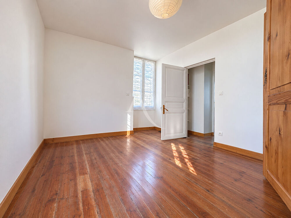   COMMEQUIERS- Immeuble à usage commercial et d'habitation ? 260 m² Commequiers
