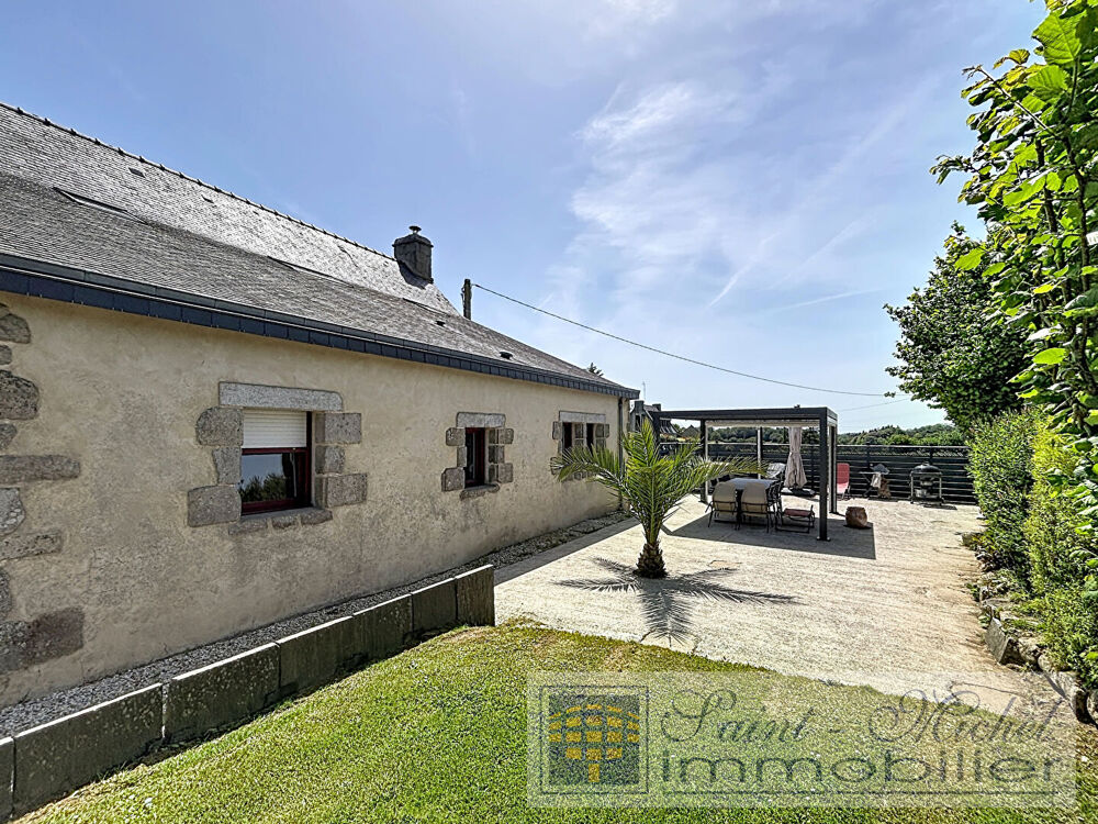 Locunolé, maison en pierres avec de très beaux volumes