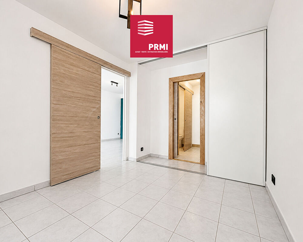 Vente Appartement Sainte Suzanne Appartement T2 Rénové Dernier étage, Ligne Verte Sainte suzanne