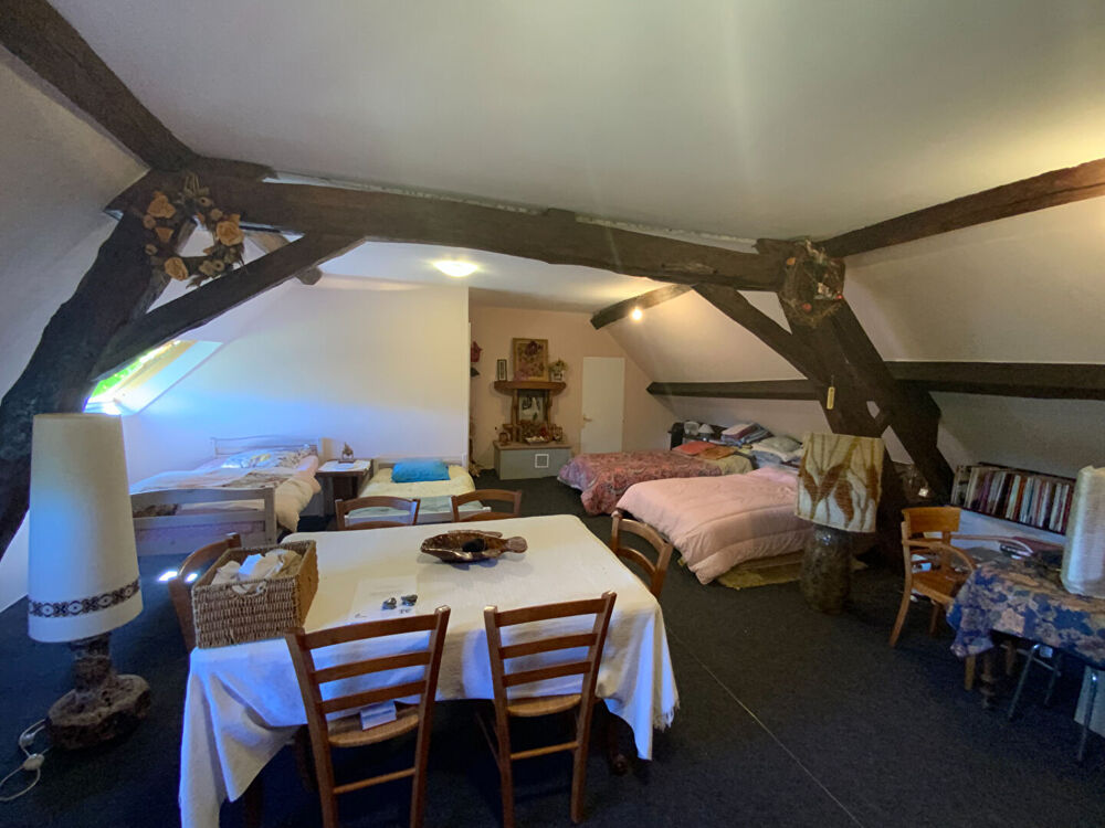 SAINT-EMILAND - Proche gare TGV - Maison de village de 139 m² hab. (3 chambres) avec dépendances (90 m²)