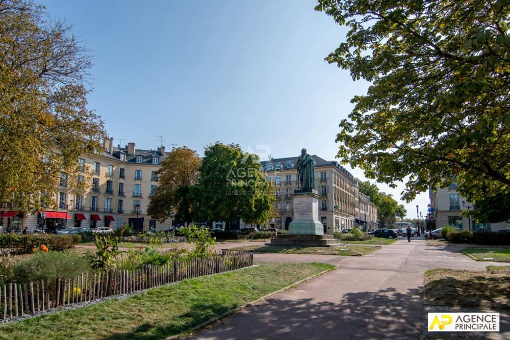 Vente Appartement Versailles Notre Dame Place Hoche -  Appartement 6 pièces 152.94m² au sol (150.69m² carrez)  situé au premier étage Versailles