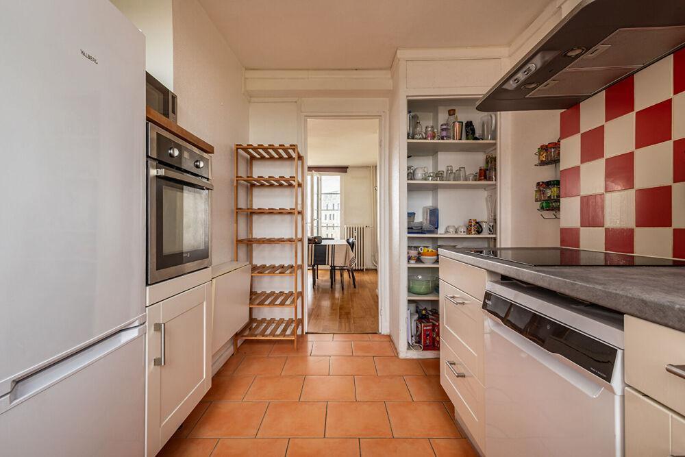 Vente Appartement APPARTEMENT T4 DE 93M² + PARKING + CAVE - LILLE GRAND PALAIS Lille