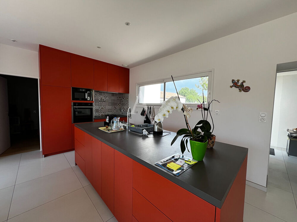 Maison Longeville Sur Mer 4 pièce(s) 131 m2