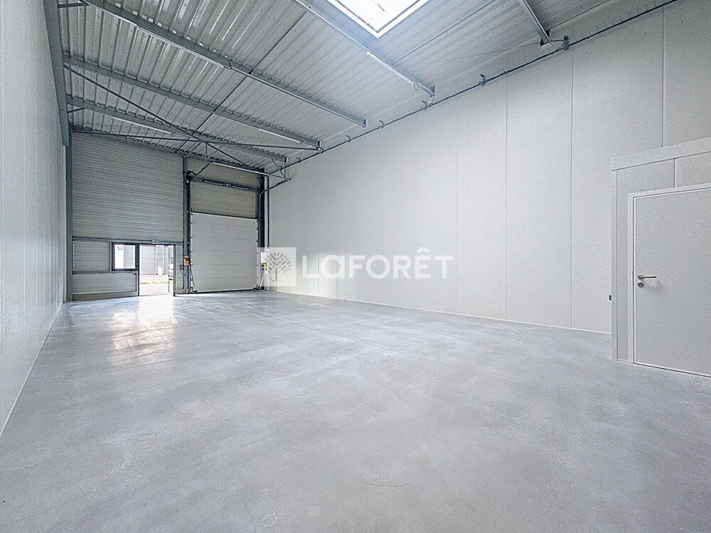   LOCATION cellule neuve sur Oissel 105m² 