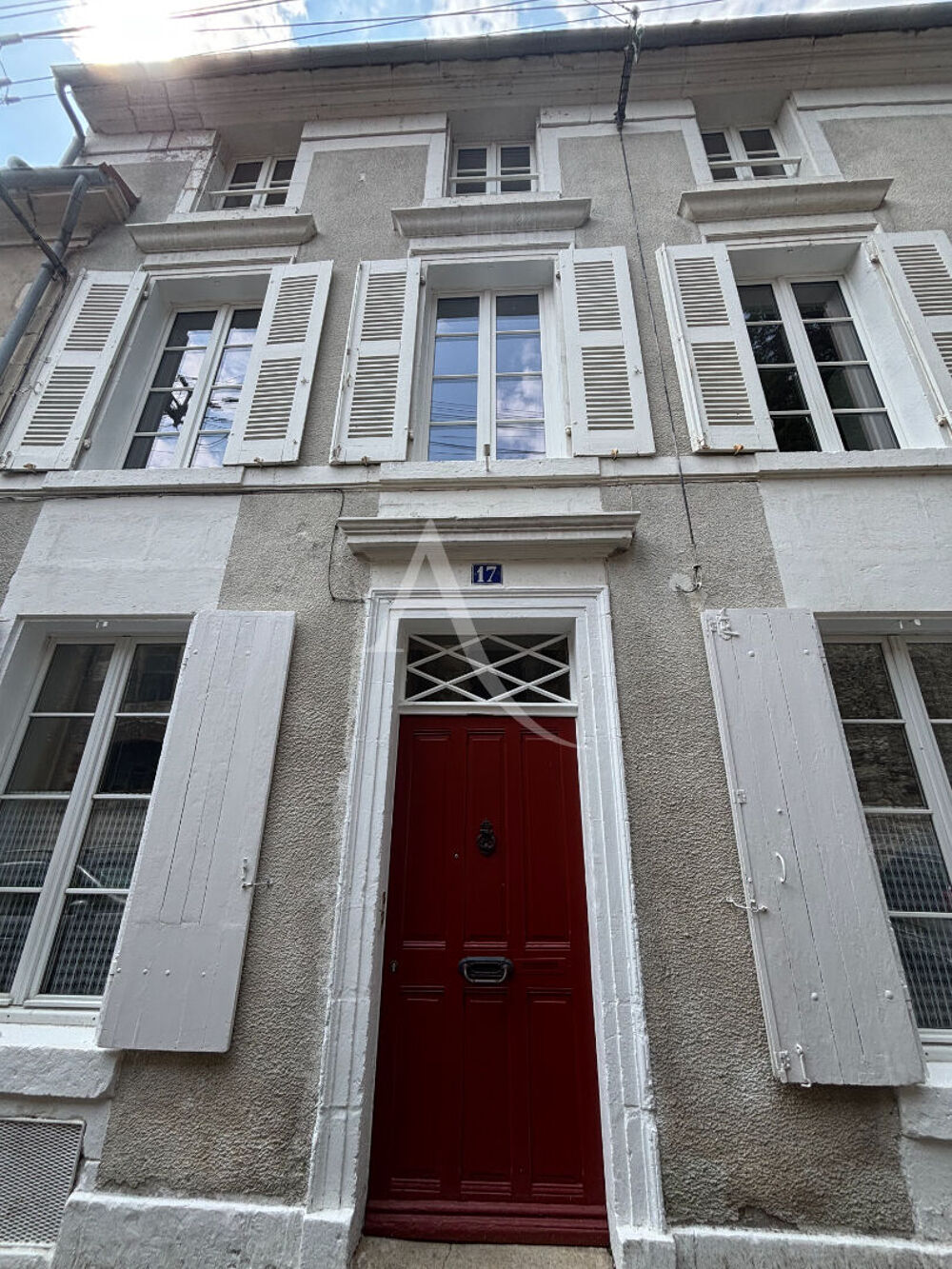 Maison 10 pièces 305 m² · à Fontenay le Comte · 305 m² · 378 400 €