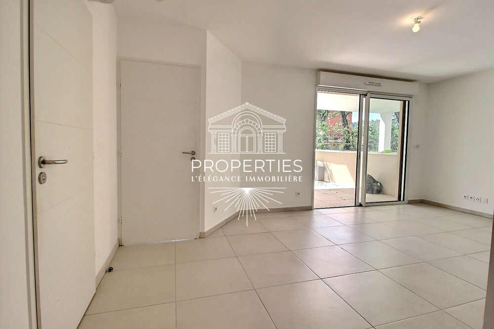 Vente Appartement BORMES - LE PIN - SUPERBE T2 - GRANDE TERRASSE -  PISCINE Bormes les mimosas