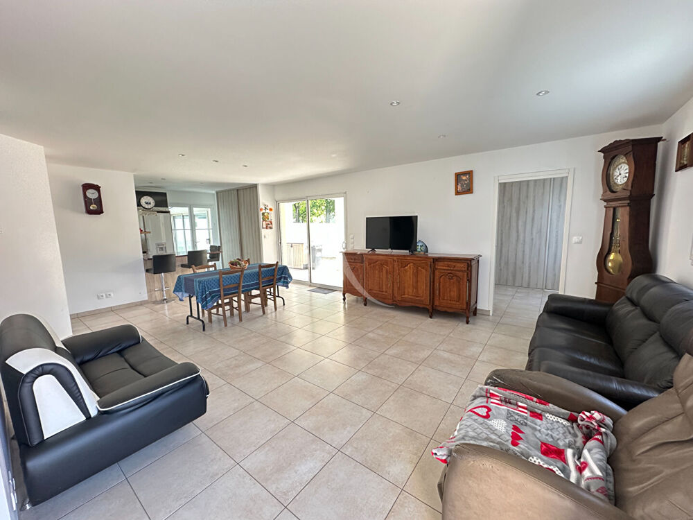 Vente Maison Maison récente de137 m²  avec 110m² de garage à vendre à AIZENAY Aizenay