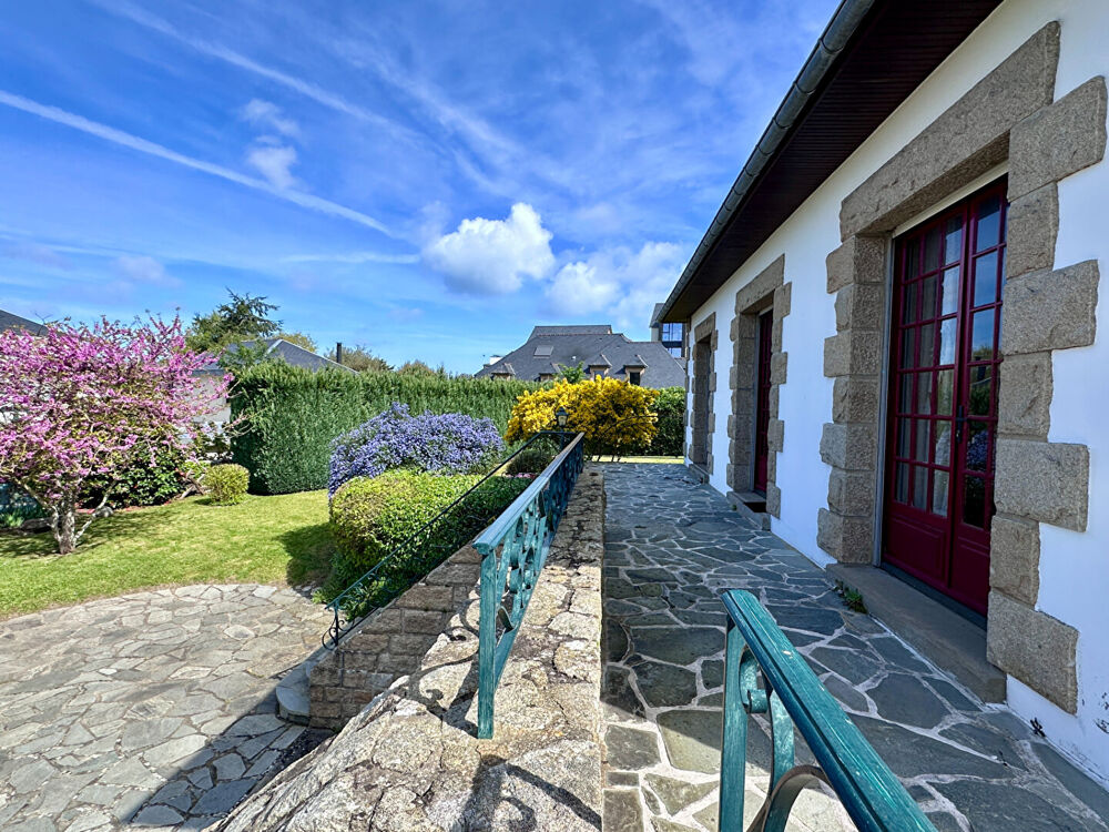 Maison individuelle sur grand terrain paysagé à Saint Servan
