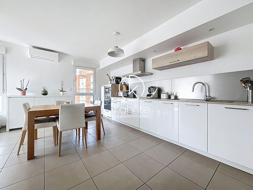 Vente Appartement Appartement Lyon 7, quartier des Girondins, 4 pièce(s) 78.23m2, 3 chambres, terrasse, garage Lyon 7