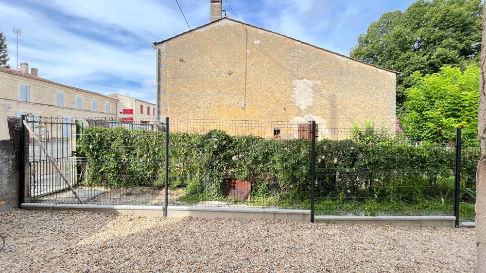 A LOUER MAISON DE VILLE 4 PIECES AVEC EXTERIEUR - SECTEUR BLAYE