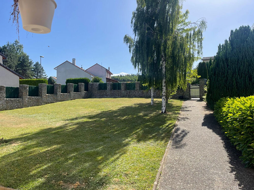 Location Maison Belle maison avec 5 chambres,  garage et terrain dans centre d'Yssingeaux Yssingeaux