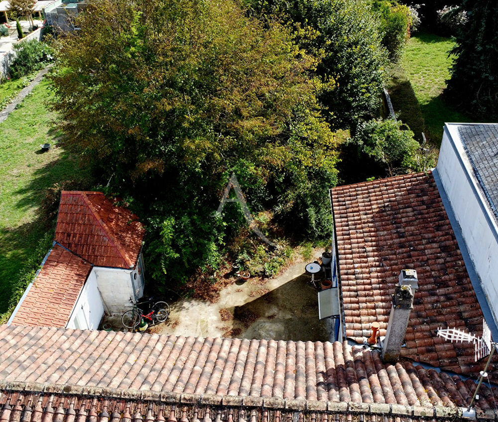 Vente Maison Maison Saintes quartier Saint Vivien avec son garage et terrain clos sans vis à vis. Saintes