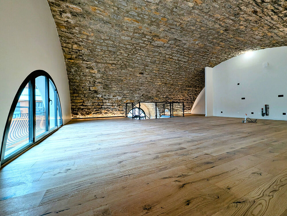 LOFT rénové Aix Les Bains coeur de ville - avec garages