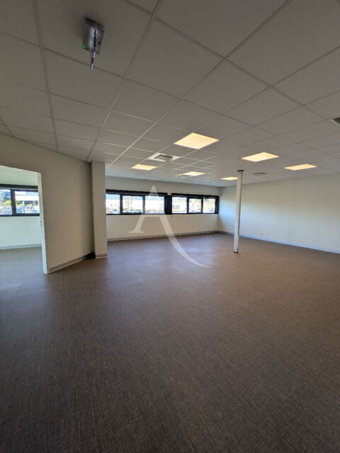 Local professionnel d'environ 85m² 2200 32600 Pujaudran