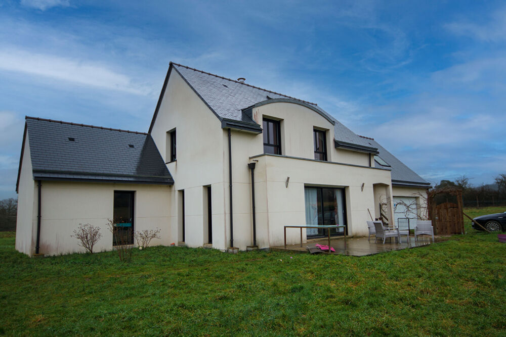 Ille-et-Vilaine : Propriété équestre professionnelle de 13 hectares avec maison de 4 chambres située aux abords de Rennes.