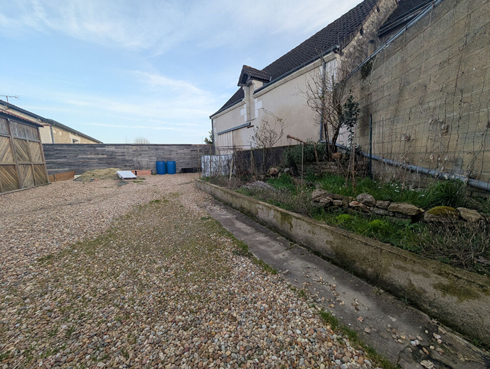 Maison spacieuse de 311 m² à vendre à Saint-Senoch, idéale investisseur