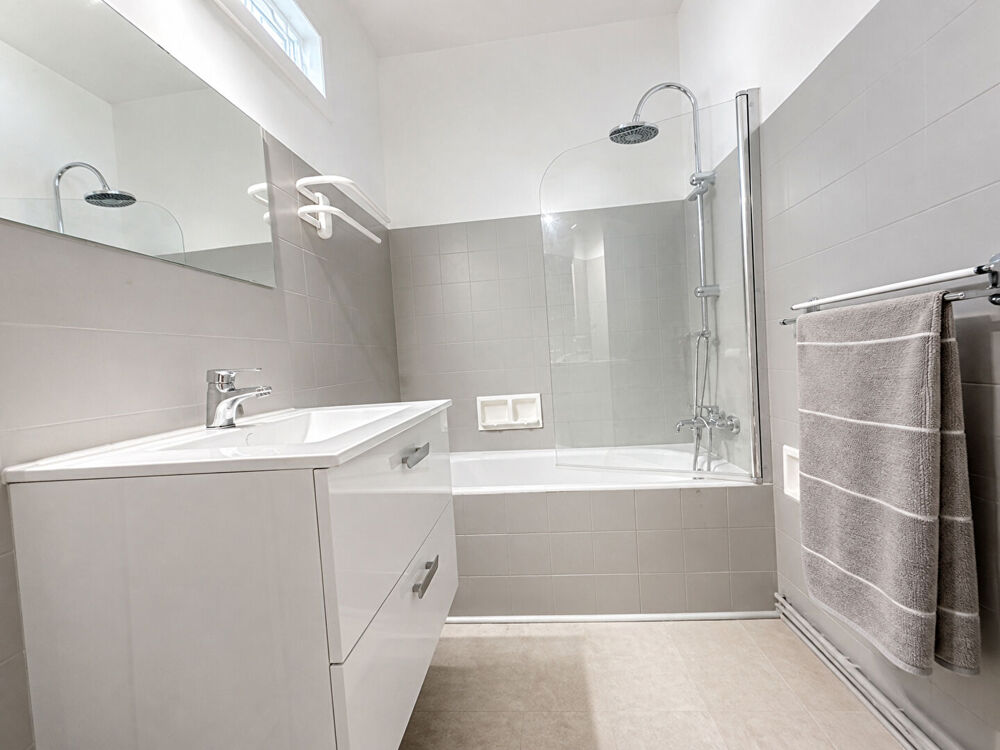 Vente Appartement A vendre appartement 2 pièces en plein coeur de centre ville à Saint Raphaël entièrement rénové Saint raphael