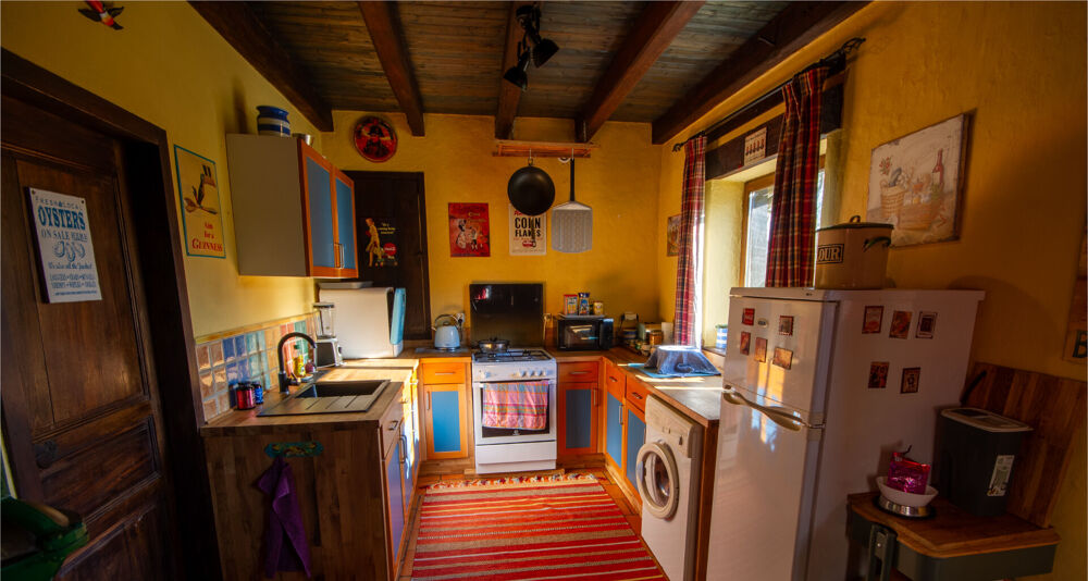 MANCHE: Maison de caractère et gîte dans une campagne paisible a Isigny Le Buat.