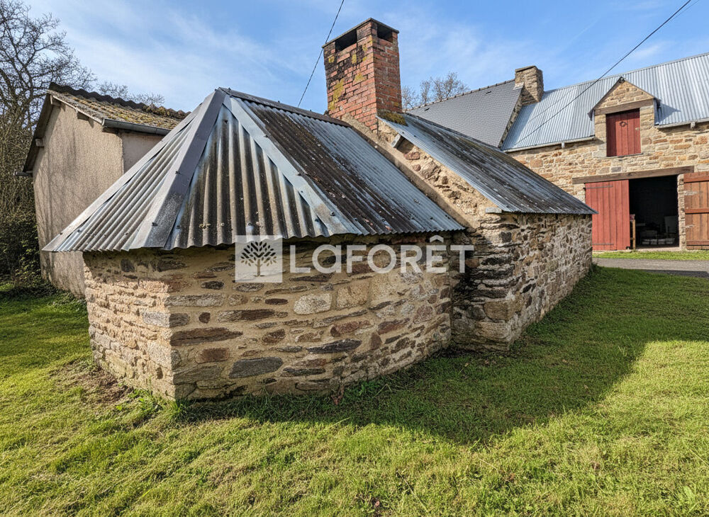BATISSE EN PIERRE AVEC DEPENDANCES ET GARAGE