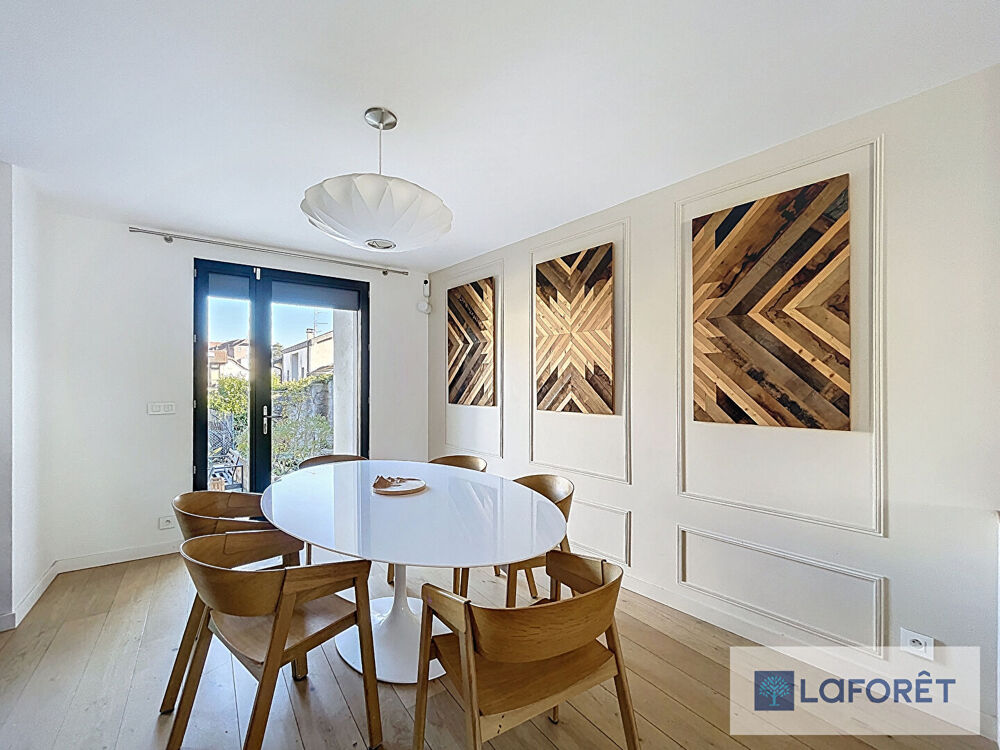 Maison Saint Genis Pouilly 7 pièce(s) 172m²