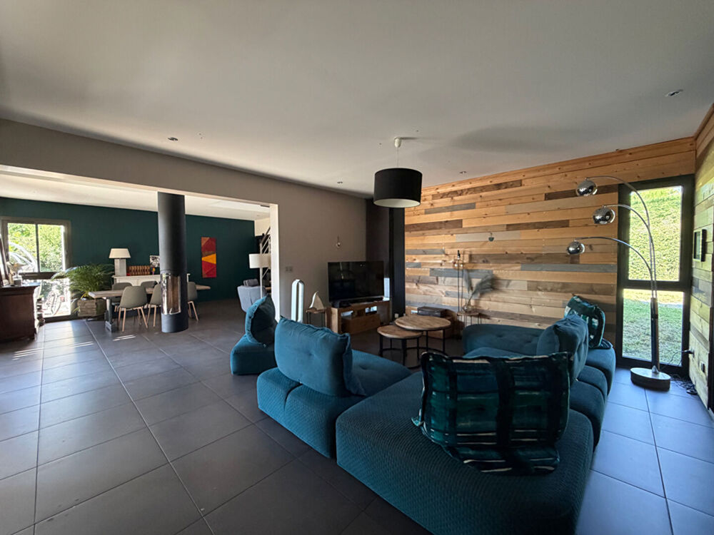 Maison Montmorot / 7 pièces / 5 chambres / 186 m²