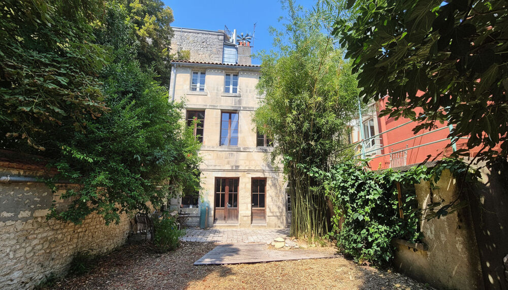 RARE À ROCHEFORT ? MAISON AU CALME AVEC JARDIN DANS UNE RUE TRÈS PRISÉE