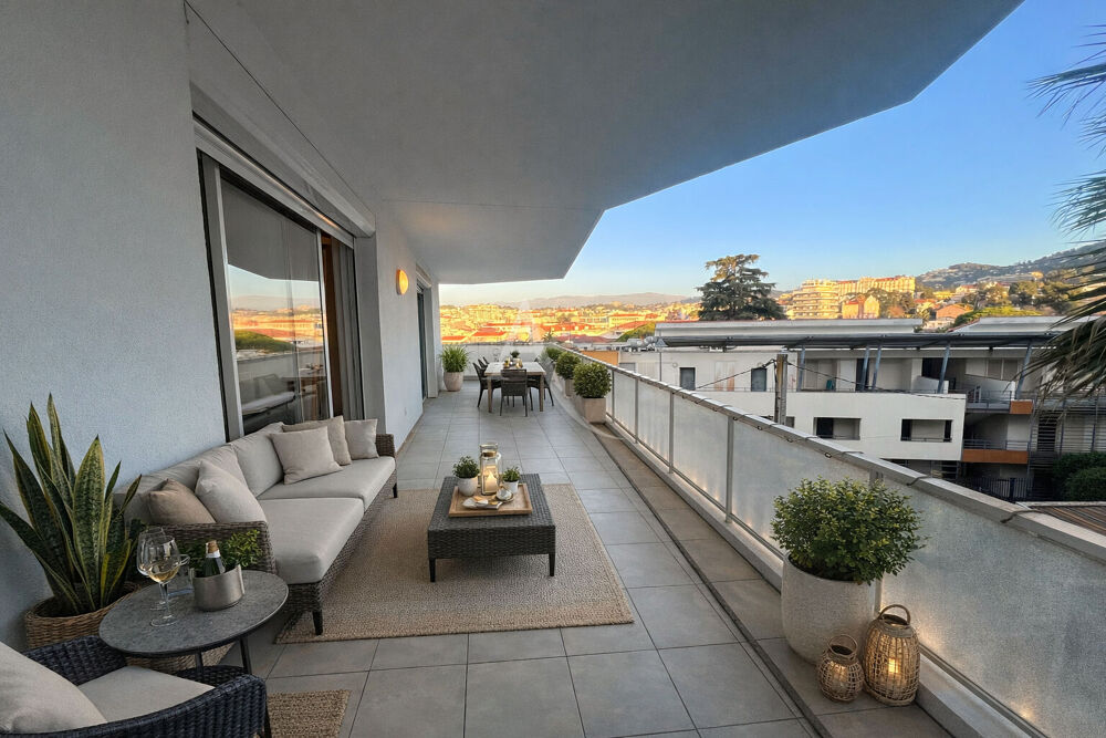 Vente Appartement Grand duplex en étage à seulement 5 minutes à pied de la rue d'Antibes Cannes