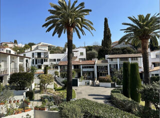 Location Appartement STUDIO refait à neuf de 26m²  -  Piscine - Tennis  - Parking Cagnes sur mer