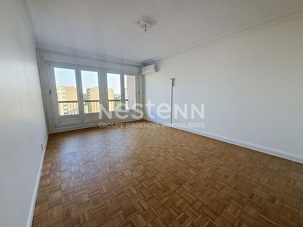 Grand Appartement type 3 pièces rénové climatisé avec Cave et Balcons - 69500 BRON