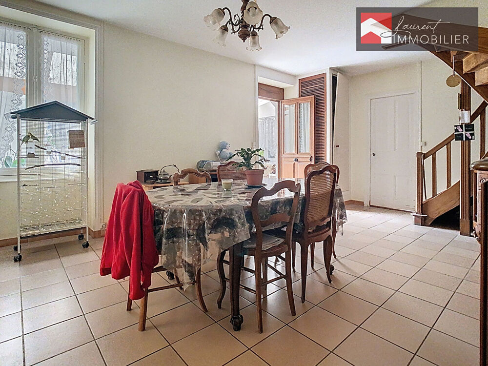 Maison avec Appartement indépendant et nombreuses dépendances - 01190 PONT-DE-VAUX