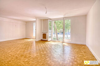 Vente Appartement Versailles Centre Avenue de Paris - Appartement 5 pièces de 124.47 m² situé au 1er étage avec ascenseur, box et cave Versailles