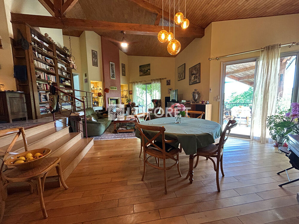 Vente Maison Cahors belle maison T5 avec 4 chambres , piscine sur 3200m² de terrain. Cahors