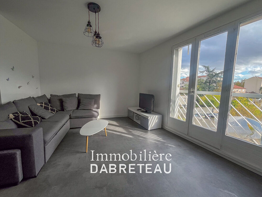 Ideal jeune couple avec enfant- LYON 8