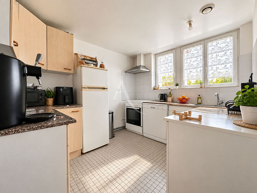 COMMEQUIERS- Immeuble à usage commercial et d'habitation ? 260 m²