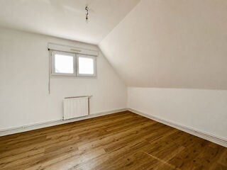  Appartement à louer 5 pièces 102 m²